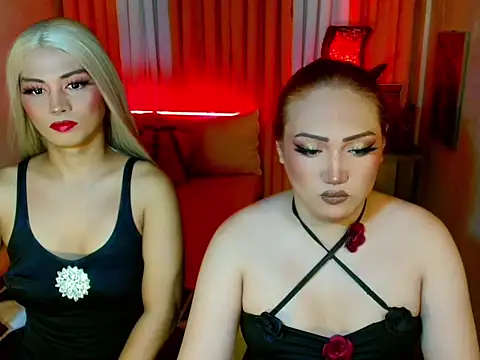 Snapshot of LillyLoveYou chatting on July 2026 02:24:02 PM LillyLoveYou online show from July 2026 02:24:02 PM