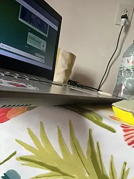 niiikiii0 online show from June 2026 02:41:02 PM