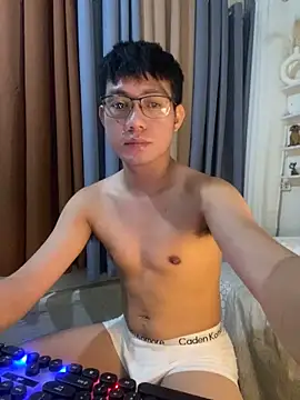 xshyboyx online show from October 2025 04:06:02 PM