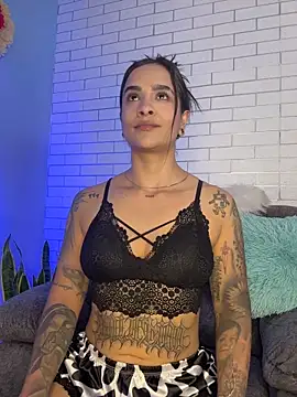 Snapshot of Im_Fernanda chatting on October 2025 12:08:02 AM Im Fernanda online show from October 2025 12:08:02 AM