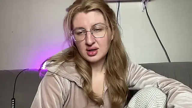 Snapshot of Kadayy1 chatting on September 2025 07:46:02 PM Kadayy1 online show from September 2025 07:46:02 PM