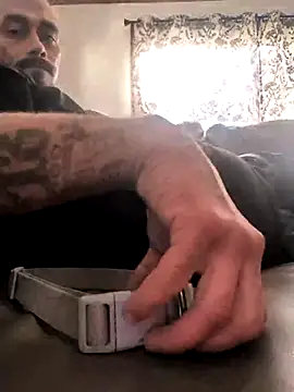 Cnutt310 online show from December 2025 09:53:01 PM