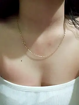 Snapshot of Mina-2468 chatting on October 2025 03:40:01 PM Mina-2468 online show from October 2025 03:40:01 PM