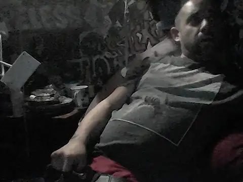 Snapshot of Twoslipperywhenwett chatting on December 2025 11:10:01 PM Twoslipperywhenwett online show from December 2025 11:10:01 PM