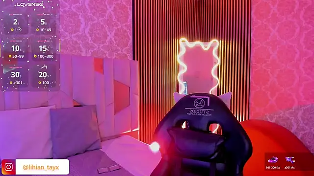 LIHIAN TAY online show from November 2025 03:49:02 AM