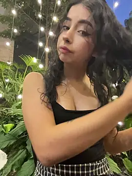 Snapshot of RosseMelody chatting on October 2025 11:09:01 PM RosseMelody online show from October 2025 11:09:01 PM