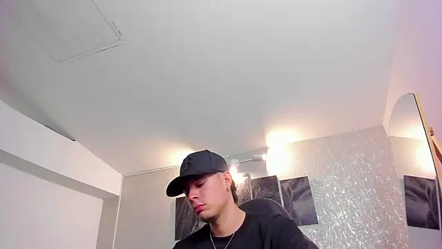 Snapshot of nils_saint chatting on October 2025 03:43:02 AM nils saint online show from October 2025 03:43:02 AM