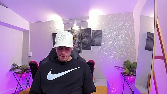 Snapshot of nils_saint chatting on November 2025 04:33:01 AM nils saint online show from November 2025 04:33:01 AM