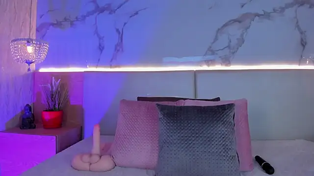 ValSmith  online show from October 2025 04:00:02 AM