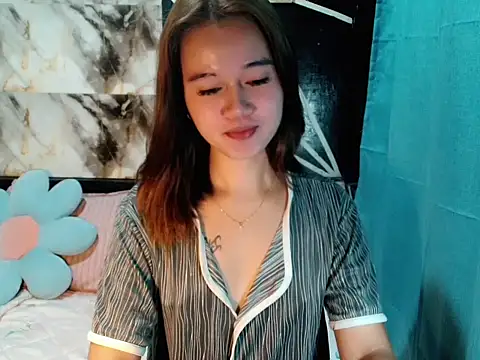 Snapshot of urgirl_mikah chatting on December 2025 04:42:02 AM urgirl mikah online show from December 2025 04:42:02 AM