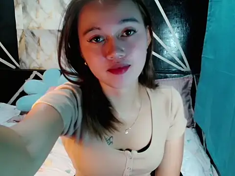 Snapshot of urgirl_mikah chatting on December 2025 05:17:02 AM urgirl mikah online show from December 2025 05:17:02 AM