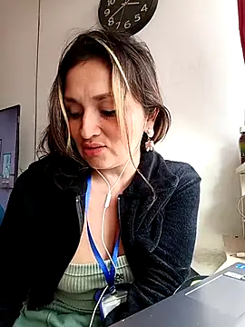 Snapshot of ALEJA__07 chatting on September 2025 08:47:02 PM ALEJA 07 online show from September 2025 08:47:02 PM