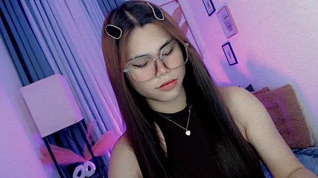 Snapshot of PrettyBlythes_TS chatting on April 2026 12:51:02 PM PrettyBlythes TS online show from April 2026 12:51:02 PM
