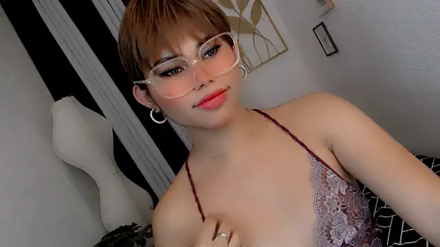 Snapshot of PrettyBlythes_TS chatting on June 2026 12:35:01 AM PrettyBlythes TS online show from June 2026 12:35:01 AM