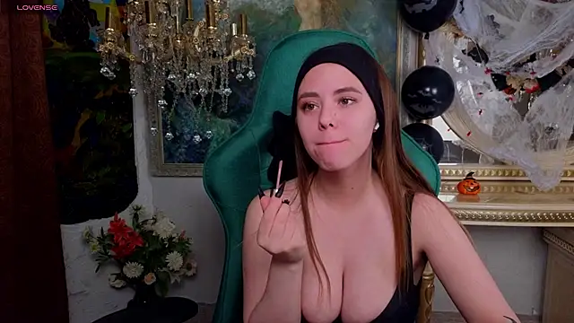 IvoryWood  online show from October 2025 12:14:02 PM