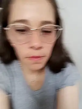 Isabella5 Brown  online show from February 2026 07:18:01 PM