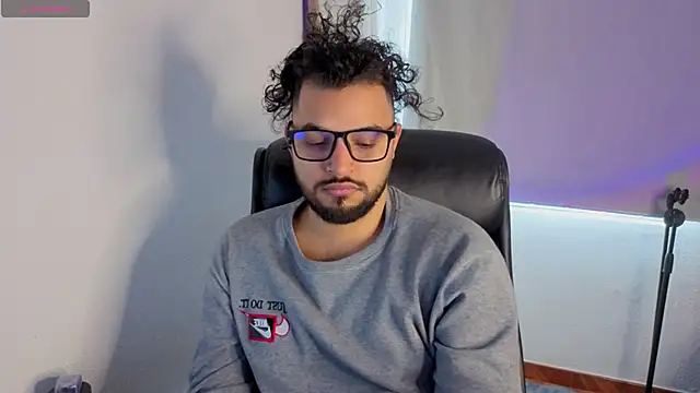 Ernesto-Rodriguez82 online show from September 2025 05:51:02 PM