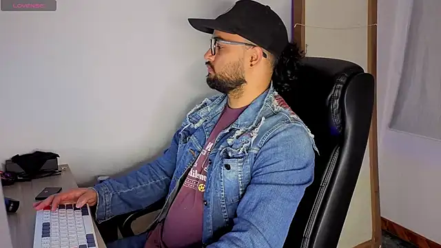 Ernesto-Rodriguez82 online show from October 2025 02:32:02 AM