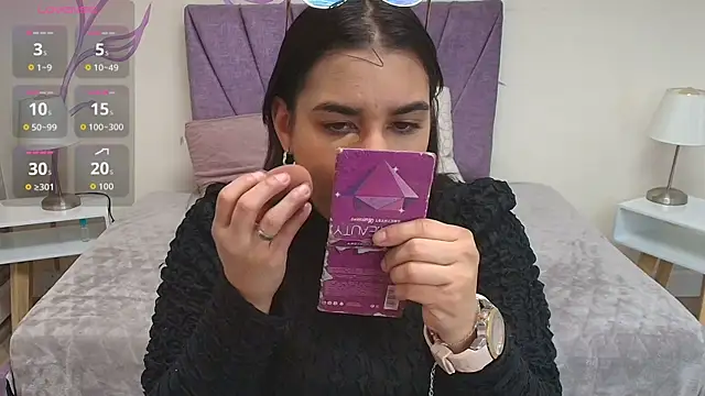 Lia Blake  online show from September 2025 12:05:01 PM