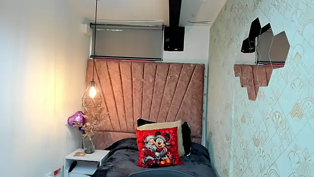 Lia Blake  online show from December 2025 12:23:02 PM