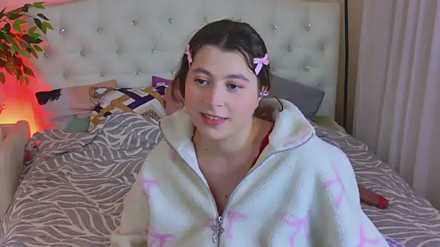 Queen Michelle  online show from April 2026 10:56:02 PM
