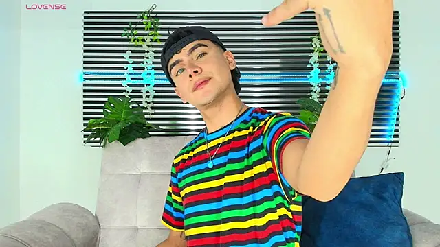 CamiiGuzmanX online show from December 2025 08:49:02 PM