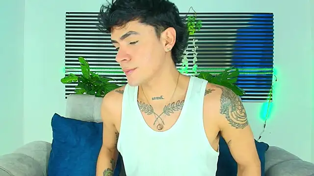 CamiiGuzmanX online show from February 2026 08:02:01 PM