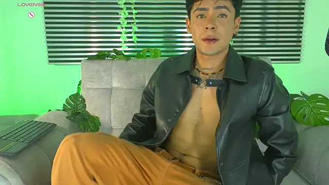 Snapshot of CamiiGuzmanX chatting on June 2026 09:30:02 PM CamiiGuzmanX online show from June 2026 09:30:02 PM