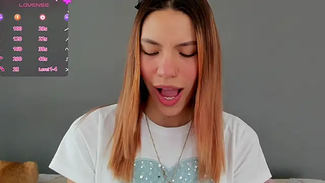 Snapshot of AntonellaaRossii chatting on October 2025 01:18:01 PM AntonellaaRossii online show from October 2025 01:18:01 PM