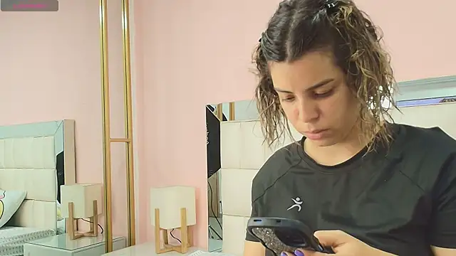 gisell gomez online show from January 2026 01:03:01 PM