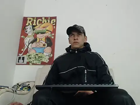 Snapshot of Thomasjons_ chatting on October 2025 10:00:01 PM Thomasjons online show from October 2025 10:00:01 PM