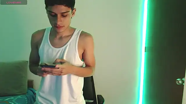 Snapshot of axel_davis_ chatting on October 2025 03:49:02 AM axel davis online show from October 2025 03:49:02 AM