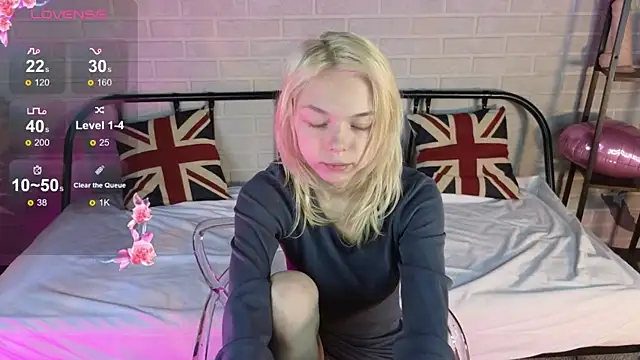 MillaHolt online show from October 2025 08:37:01 AM