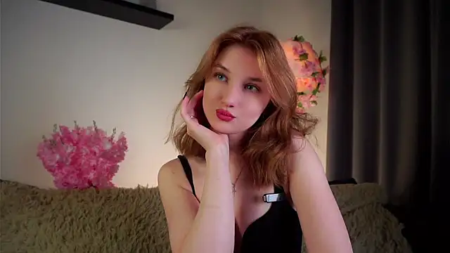 Snapshot of EasterBonney chatting on October 2025 10:45:01 AM EasterBonney online show from October 2025 10:45:01 AM