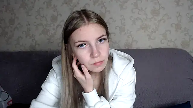 HitGyrl online show from November 2025 01:05:01 AM