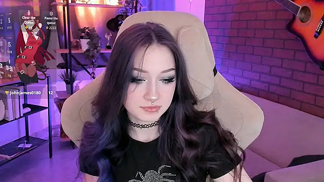 Snapshot of LiliLuna chatting on November 2025 01:44:01 PM LiliLuna online show from November 2025 01:44:01 PM