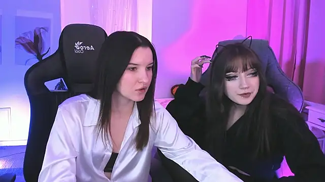 Snapshot of LiliLuna chatting on February 2026 12:27:01 PM LiliLuna online show from February 2026 12:27:01 PM