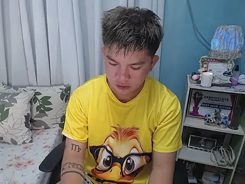 Snapshot of Fuckboii_intown chatting on December 2025 01:44:02 AM Fuckboii intown online show from December 2025 01:44:02 AM