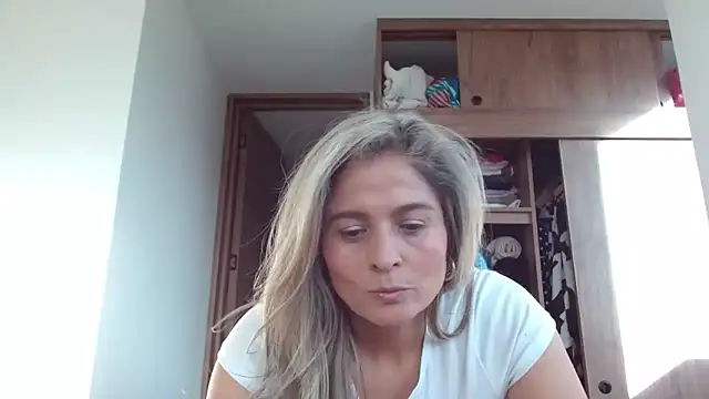 Snapshot of linda-mature43 chatting on September 2025 10:09:02 PM linda-mature43 online show from September 2025 10:09:02 PM