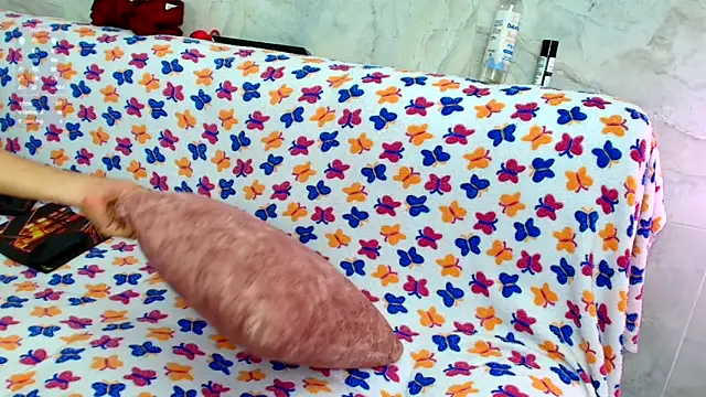 Luna logan online show from December 2025 04:06:02 AM