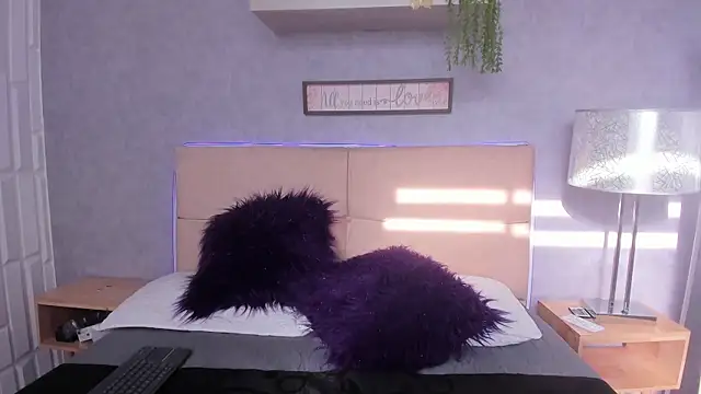 Snapshot of VioletaNova chatting on December 2025 12:44:02 PM VioletaNova online show from December 2025 12:44:02 PM