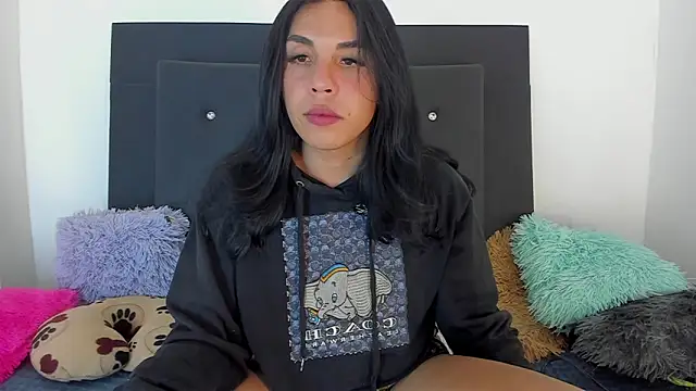 Snapshot of Adrianna_Arias chatting on December 2025 06:19:02 AM Adrianna Arias online show from December 2025 06:19:02 AM