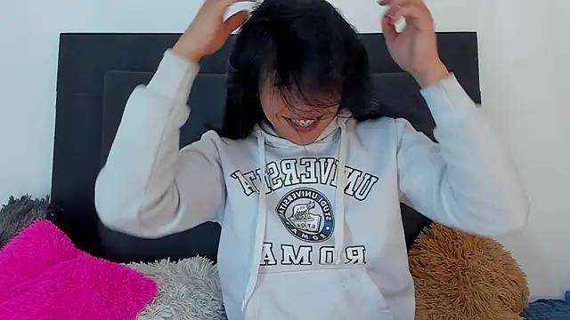 Snapshot of Adrianna_Arias chatting on December 2025 04:13:02 PM Adrianna Arias online show from December 2025 04:13:02 PM