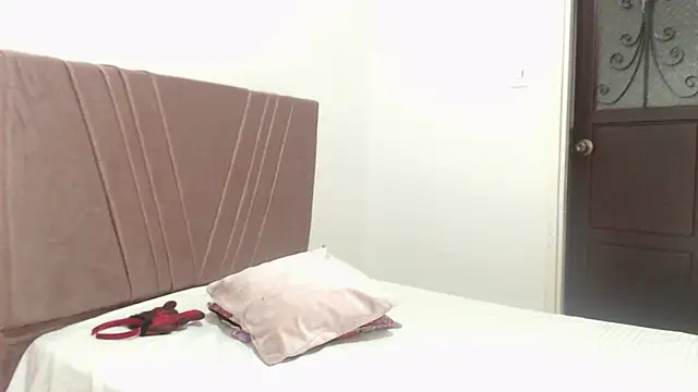 Snapshot of nathaly_jones_ chatting on November 2025 12:05:01 PM nathaly jones online show from November 2025 12:05:01 PM