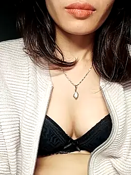 Hinna x online show from November 2025 08:36:02 PM