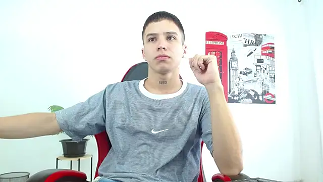 Cumandres18 online show from October 2025 02:05:01 PM