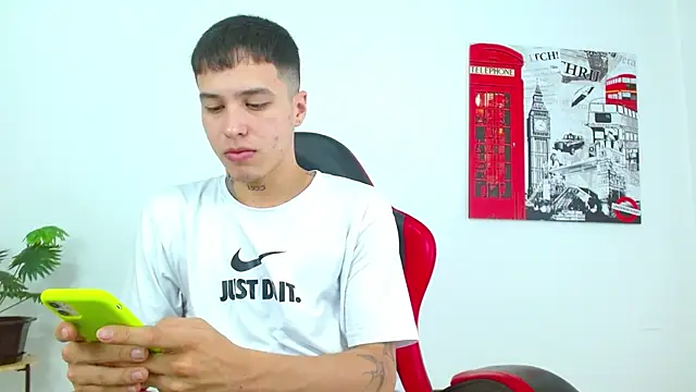 Cumandres18 online show from March 2026 03:08:01 PM