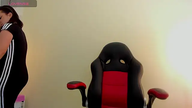 Snapshot of GIANAMILLER6 chatting on November 2025 12:26:01 PM GIANAMILLER6 online show from November 2025 12:26:01 PM