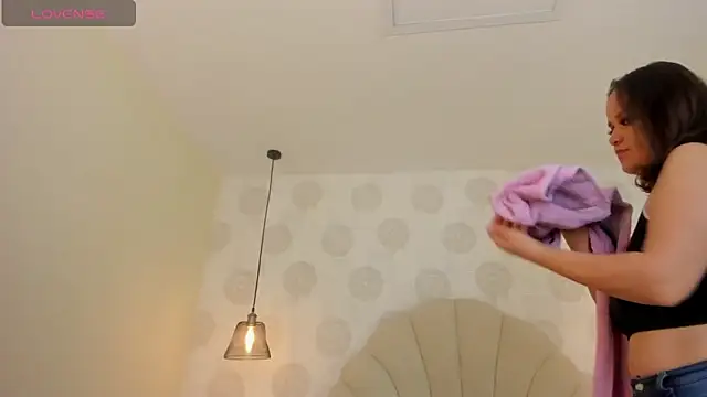 Snapshot of GIANAMILLER6 chatting on December 2025 12:21:02 PM GIANAMILLER6 online show from December 2025 12:21:02 PM