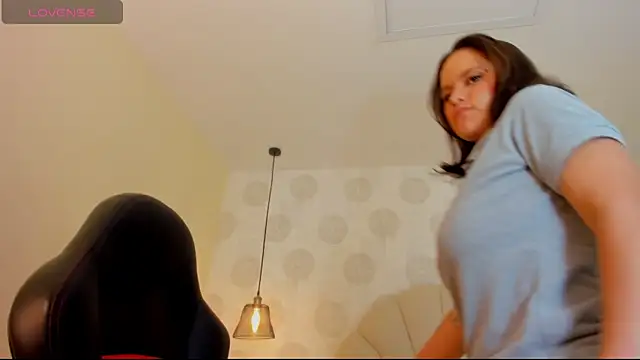 GIANAMILLER6 online show from December 2025 12:21:02 PM